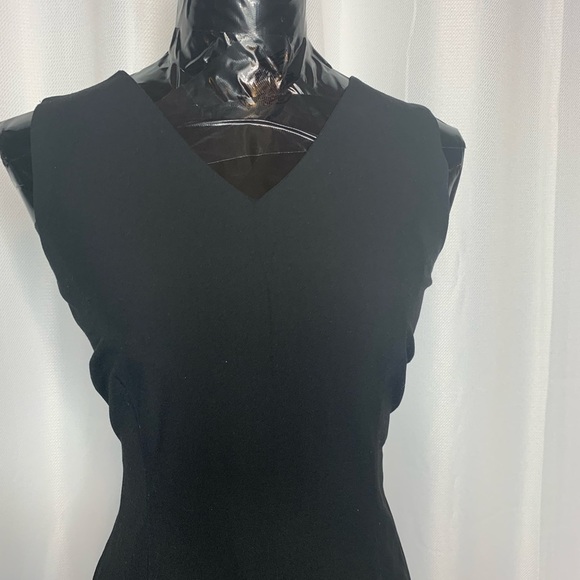 OLD Navy Fitted Stretch Career
Sheath V Neck Dress - Picture 6 of 8